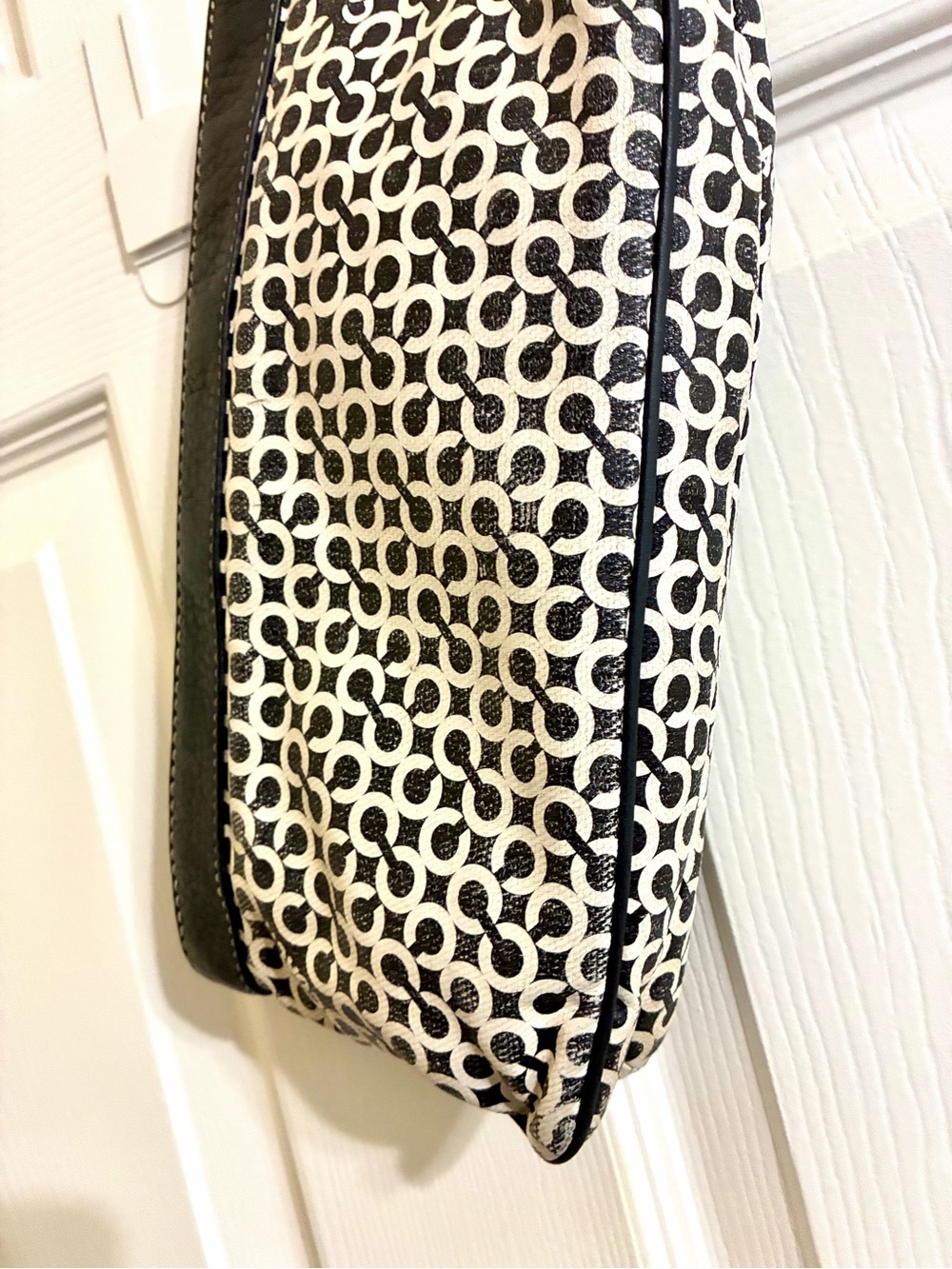Coach Black & White Signature Zip Wristlet - Picture 4 of 9